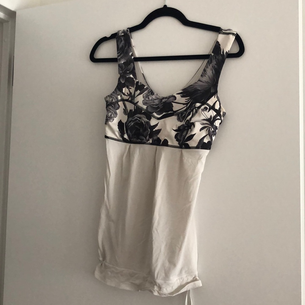 Lululemon tank with chest support (not bra top)